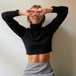 Wilfred Aritzia Rebecca Turtleneck Sweater in Black size XS Cropped Merino Wool